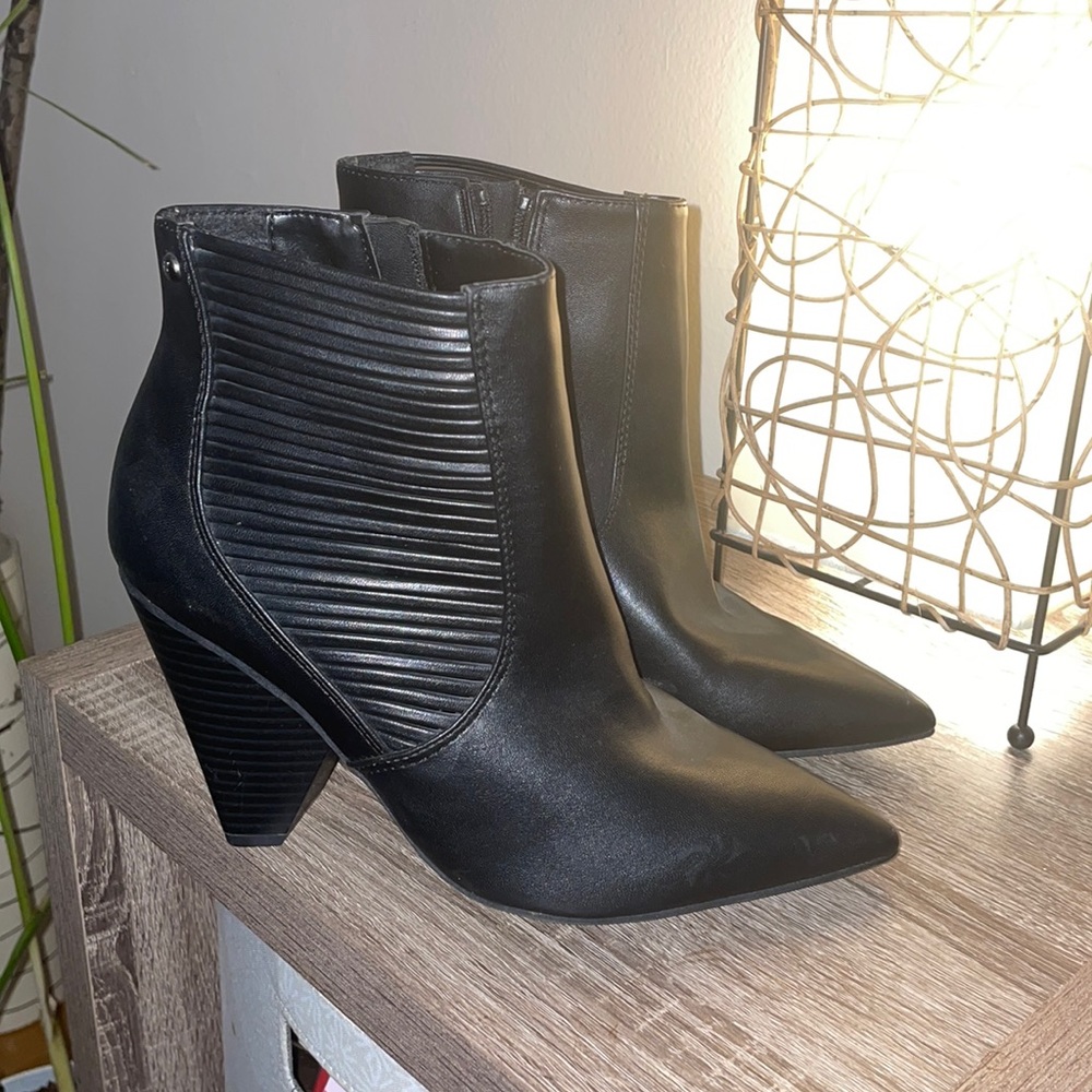 Vera Wang Sexy black boots